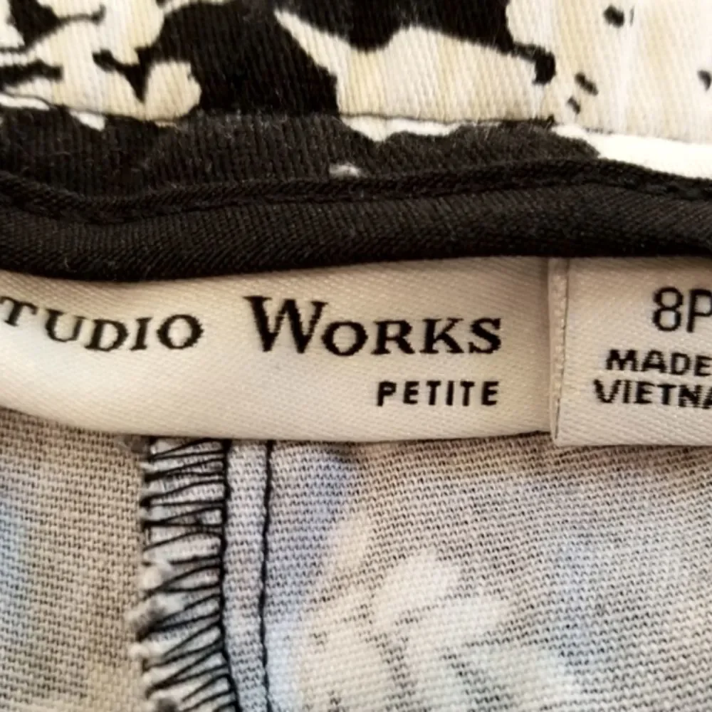SOLD Studio Works Black & White Floral Petite Capris - Picture 4 of 5